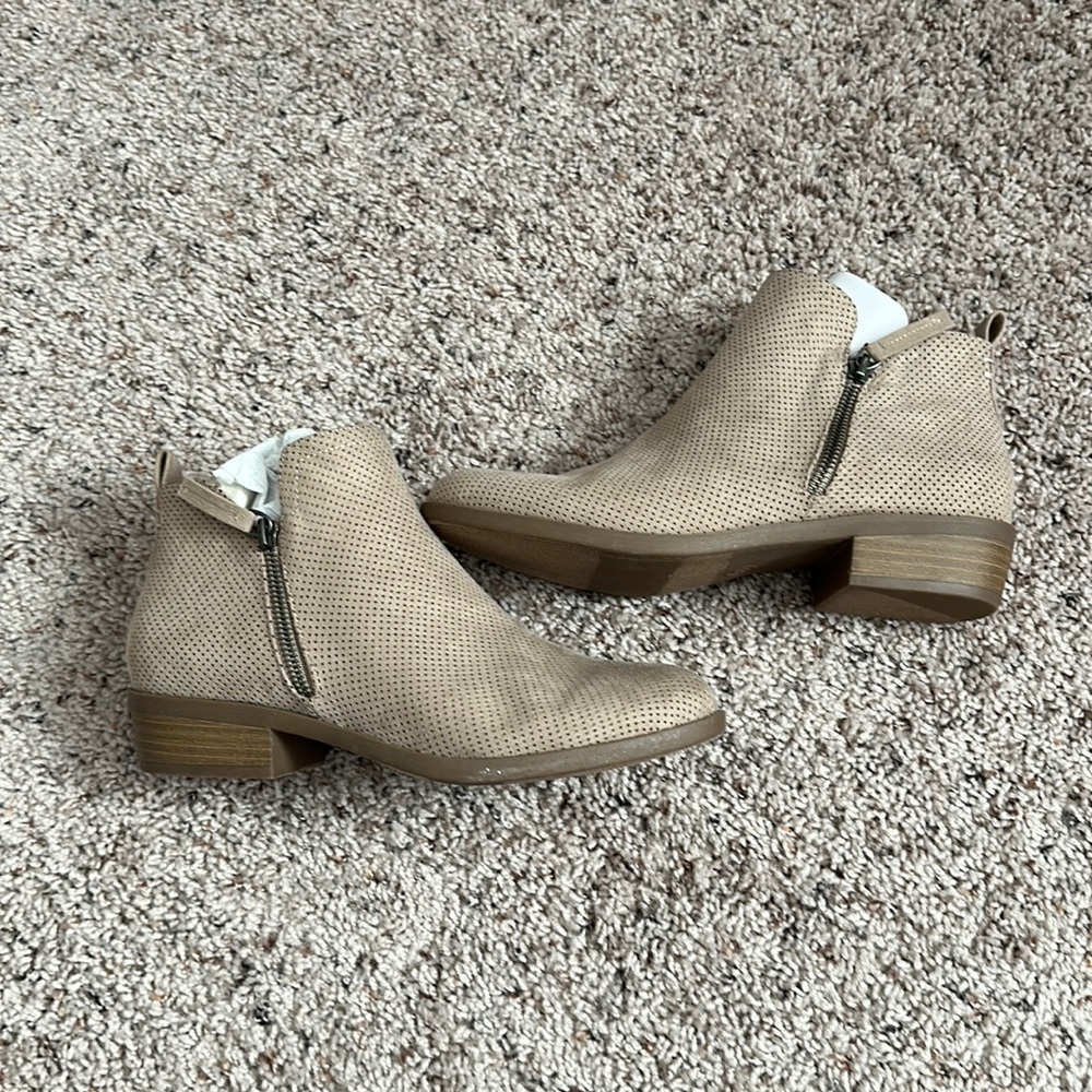 NWT Tan Booties